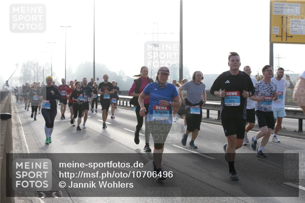 03.10.2026 - Köhlbrandbrückenlauf Jannik Wohlers http://msf.ph/oto/10706496 03.10.2026 09:22:34 Position 3 1367, 2916 meine-sportfotos.de