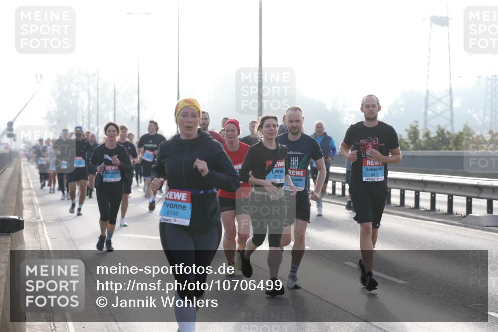 03.10.2026 - Köhlbrandbrückenlauf Jannik Wohlers http://msf.ph/oto/10706499 03.10.2026 09:22:35 Position 3 2743, 3703, 2975 meine-sportfotos.de