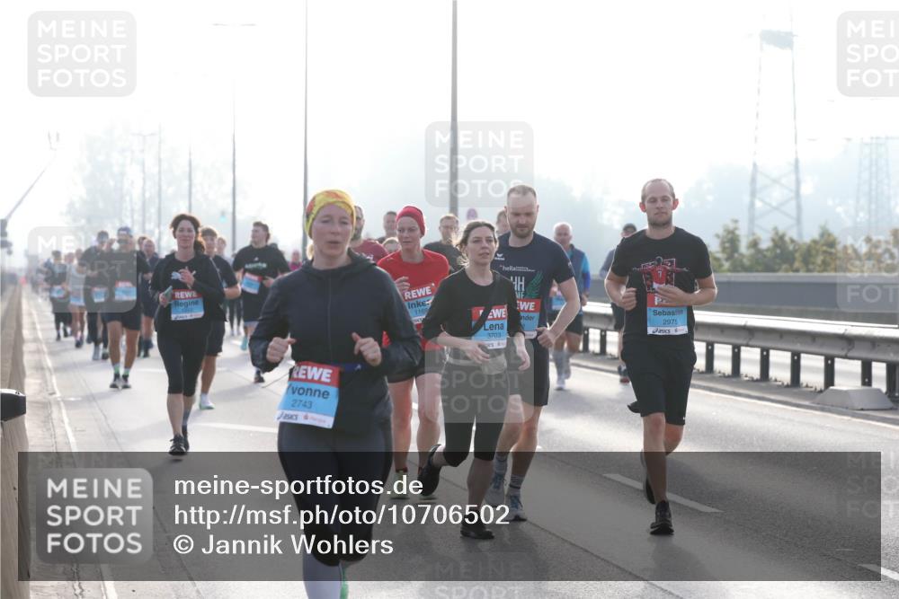 03.10.2026 - Köhlbrandbrückenlauf Jannik Wohlers http://msf.ph/oto/10706502 03.10.2026 09:22:35 Position 3 2743, 1169, 3703, 2975 meine-sportfotos.de