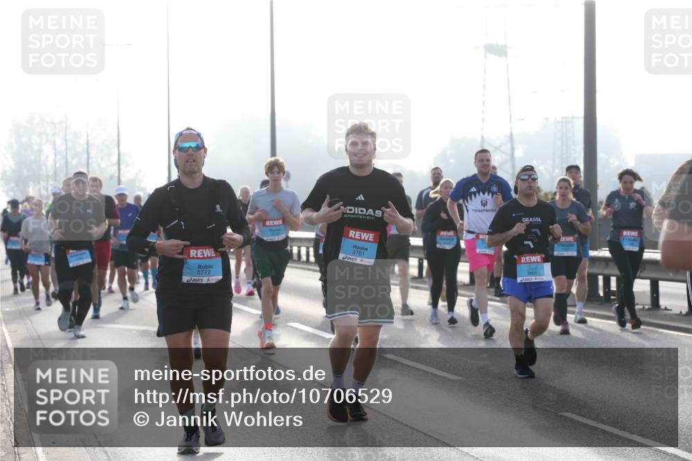 03.10.2026 - Köhlbrandbrückenlauf Jannik Wohlers http://msf.ph/oto/10706529 03.10.2026 09:22:44 Position 3 3772, 3761, 3865 meine-sportfotos.de