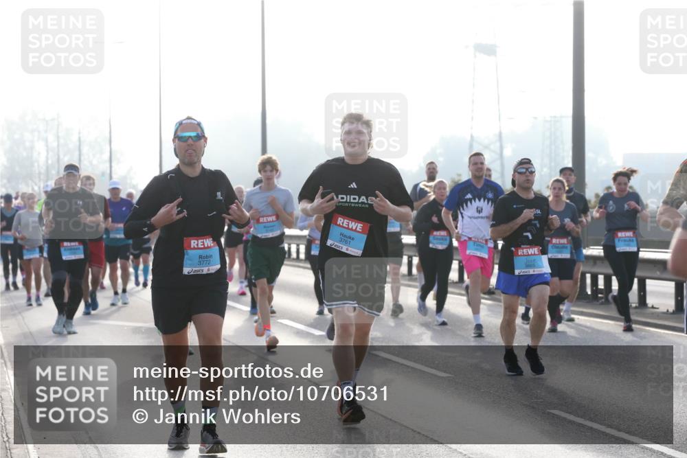 03.10.2026 - Köhlbrandbrückenlauf Jannik Wohlers http://msf.ph/oto/10706531 03.10.2026 09:22:44 Position 3 3772, 3761 meine-sportfotos.de