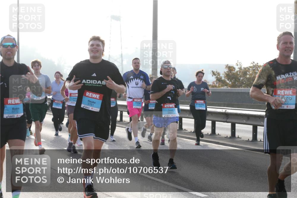 03.10.2026 - Köhlbrandbrückenlauf Jannik Wohlers http://msf.ph/oto/10706537 03.10.2026 09:22:45 Position 3 3772, 373, 3761, 3865, 377 meine-sportfotos.de