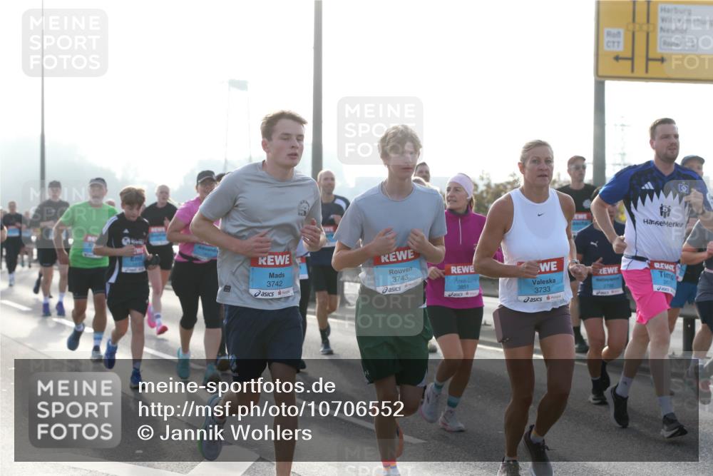 03.10.2026 - Köhlbrandbrückenlauf Jannik Wohlers http://msf.ph/oto/10706552 03.10.2026 09:22:48 Position 3 3742, 3743, 3851, 3733 meine-sportfotos.de