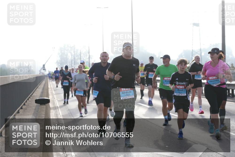 03.10.2026 - Köhlbrandbrückenlauf Jannik Wohlers http://msf.ph/oto/10706555 03.10.2026 09:22:49 Position 3 1753, 1612, 1611 meine-sportfotos.de
