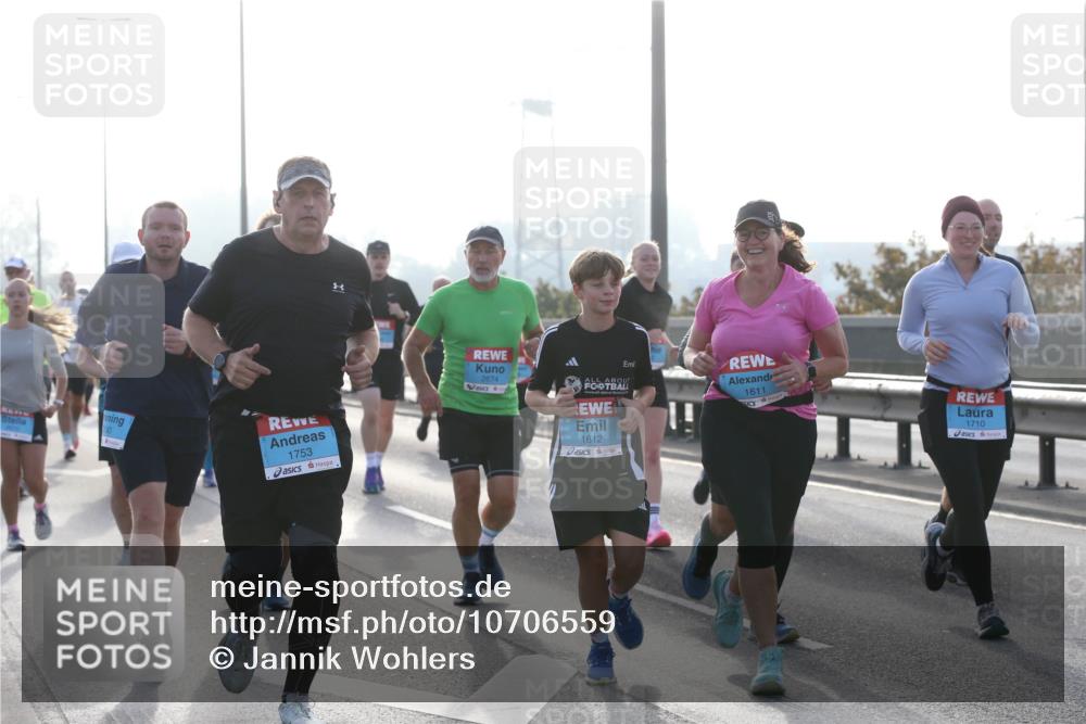 03.10.2026 - Köhlbrandbrückenlauf Jannik Wohlers http://msf.ph/oto/10706559 03.10.2026 09:22:50 Position 3 30, 1753, 2674, 1612, 1611, 1710 meine-sportfotos.de