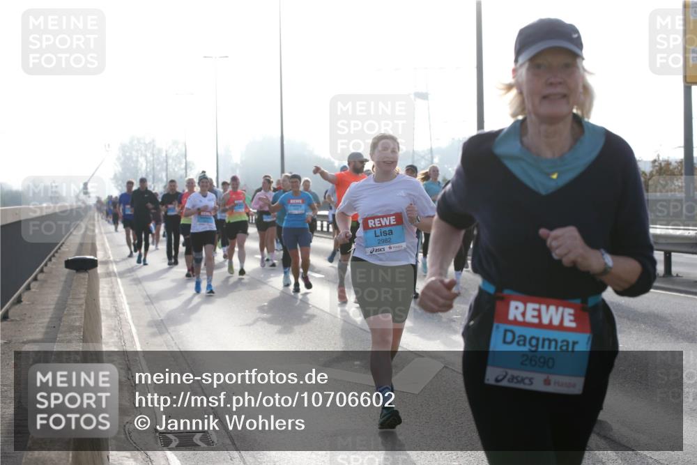 03.10.2026 - Köhlbrandbrückenlauf Jannik Wohlers http://msf.ph/oto/10706602 03.10.2026 09:22:59 Position 3 2982, 2690 meine-sportfotos.de
