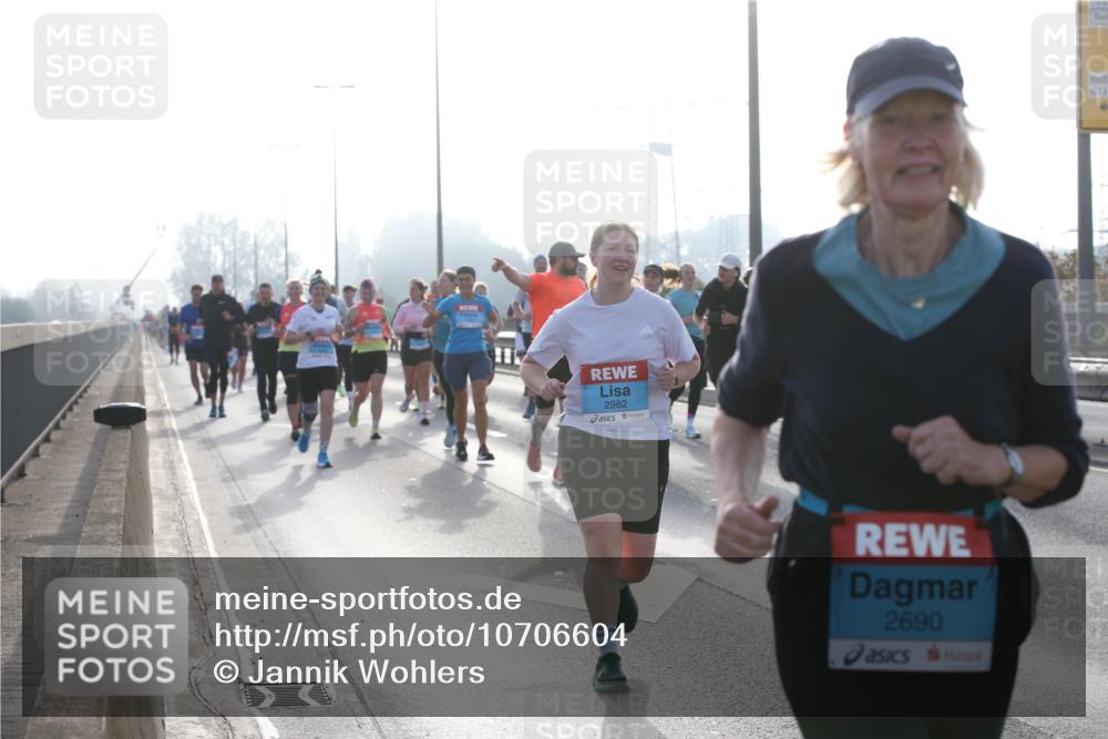 03.10.2026 - Köhlbrandbrückenlauf Jannik Wohlers http://msf.ph/oto/10706604 03.10.2026 09:22:59 Position 3 2982, 2690 meine-sportfotos.de
