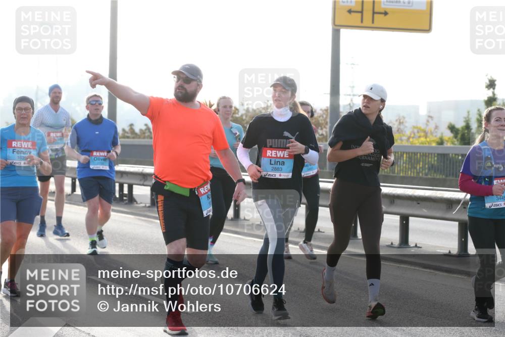 03.10.2026 - Köhlbrandbrückenlauf Jannik Wohlers http://msf.ph/oto/10706624 03.10.2026 09:23:01 Position 3 1635, 2883, 15, 3441, 3445 meine-sportfotos.de