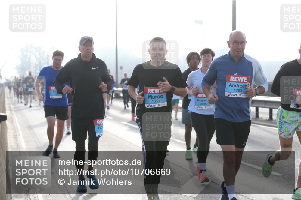 03.10.2026 - Köhlbrandbrückenlauf Jannik Wohlers http://msf.ph/oto/10706669 03.10.2026 09:23:06 Position 3 1653, 3056, 1650 meine-sportfotos.de