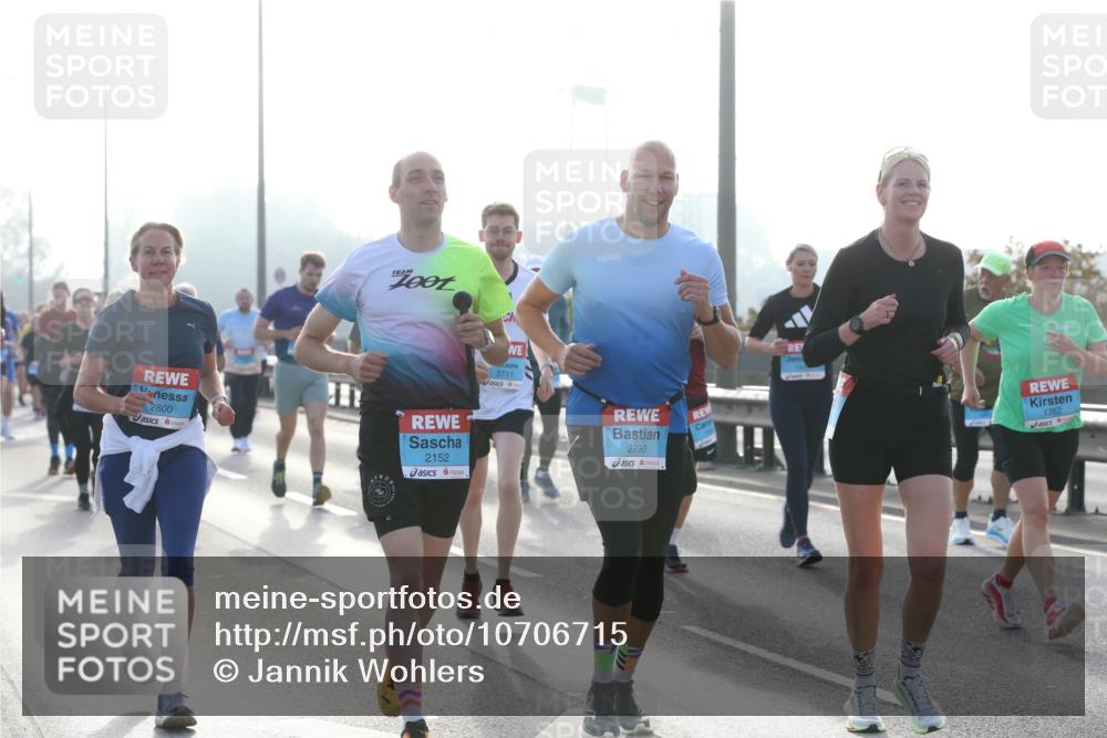 03.10.2026 - Köhlbrandbrückenlauf Jannik Wohlers http://msf.ph/oto/10706715 03.10.2026 09:23:14 Position 3 001, 2800, 2152, 3711, 2730, 1762 meine-sportfotos.de