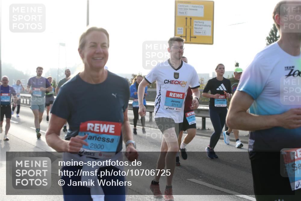 03.10.2026 - Köhlbrandbrückenlauf Jannik Wohlers http://msf.ph/oto/10706725 03.10.2026 09:23:17 Position 3 2800, 24, 3711, 1543, 700 meine-sportfotos.de