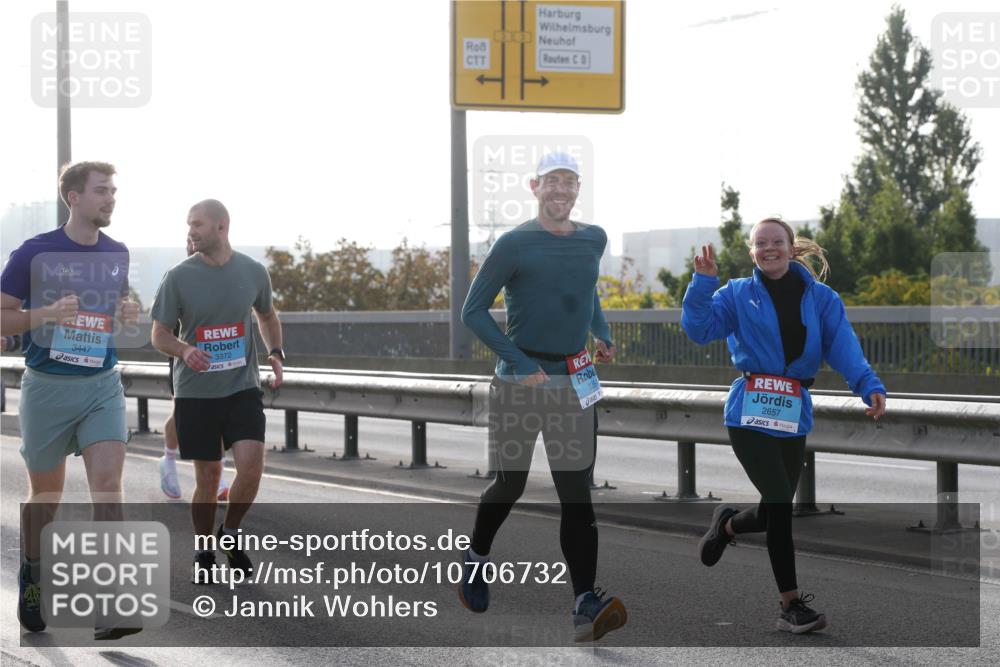 03.10.2026 - Köhlbrandbrückenlauf Jannik Wohlers http://msf.ph/oto/10706732 03.10.2026 09:23:18 Position 3 3447, 3372, 2657 meine-sportfotos.de
