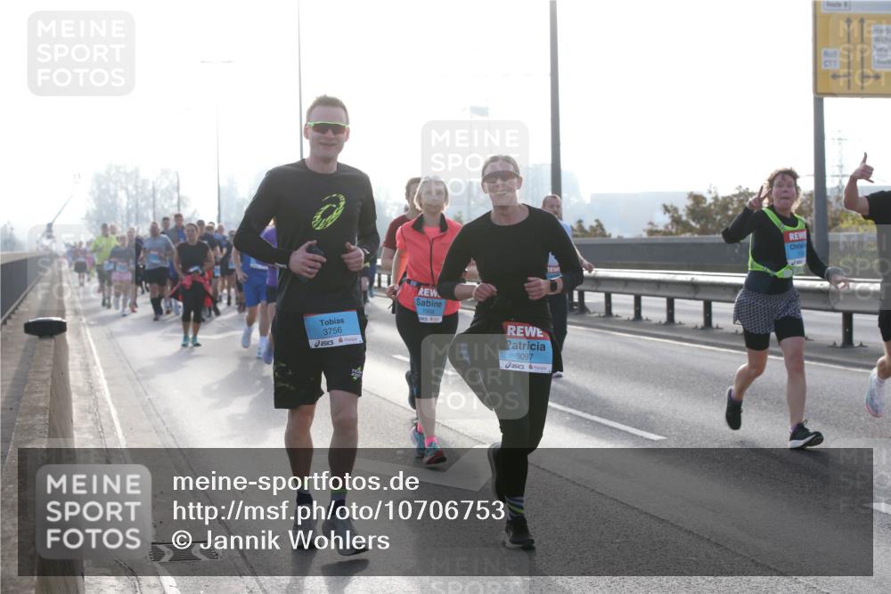 03.10.2026 - Köhlbrandbrückenlauf Jannik Wohlers http://msf.ph/oto/10706753 03.10.2026 09:23:21 Position 3 3756, 1956, 3097 meine-sportfotos.de