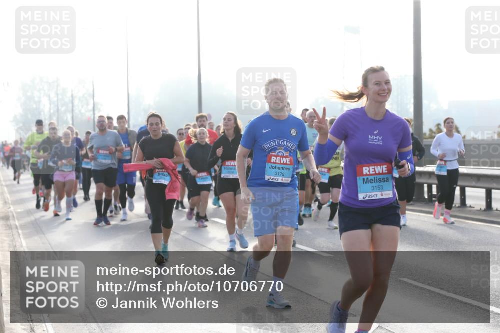 03.10.2026 - Köhlbrandbrückenlauf Jannik Wohlers http://msf.ph/oto/10706770 03.10.2026 09:23:24 Position 3 44, 3172, 3153 meine-sportfotos.de