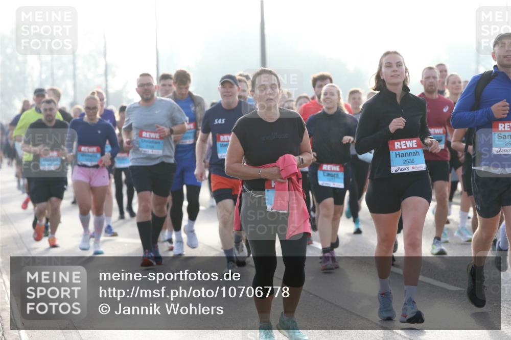 03.10.2026 - Köhlbrandbrückenlauf Jannik Wohlers http://msf.ph/oto/10706778 03.10.2026 09:23:25 Position 3 2536, 25 meine-sportfotos.de