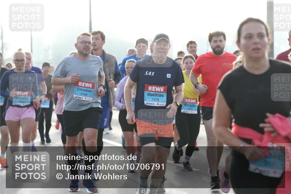 03.10.2026 - Köhlbrandbrückenlauf Jannik Wohlers http://msf.ph/oto/10706791 03.10.2026 09:23:28 Position 3 3031, 3168, 11, 1978, 2870, 2008, 760 meine-sportfotos.de