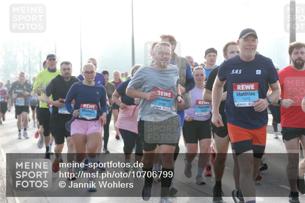 03.10.2026 - Köhlbrandbrückenlauf Jannik Wohlers http://msf.ph/oto/10706799 03.10.2026 09:23:29 Position 3 3031, 3168, 2906, 1978 meine-sportfotos.de