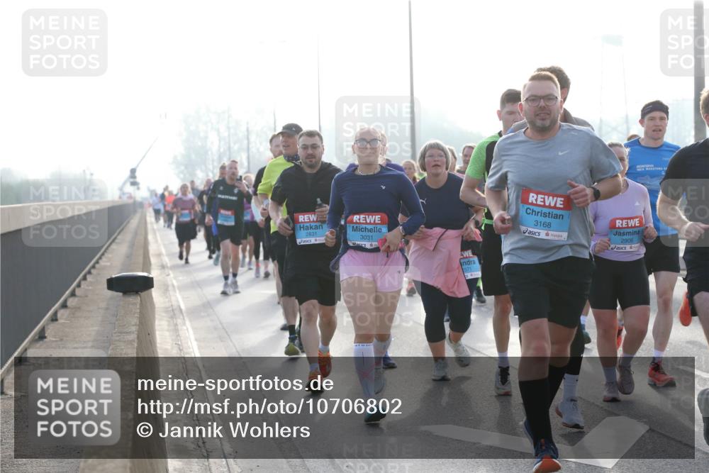 03.10.2026 - Köhlbrandbrückenlauf Jannik Wohlers http://msf.ph/oto/10706802 03.10.2026 09:23:30 Position 3 2831, 3031, 2571, 3168, 2906 meine-sportfotos.de