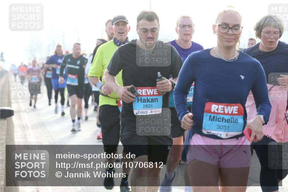 03.10.2026 - Köhlbrandbrückenlauf Jannik Wohlers http://msf.ph/oto/10706812 03.10.2026 09:23:32 Position 3 2831, 039, 3031 meine-sportfotos.de