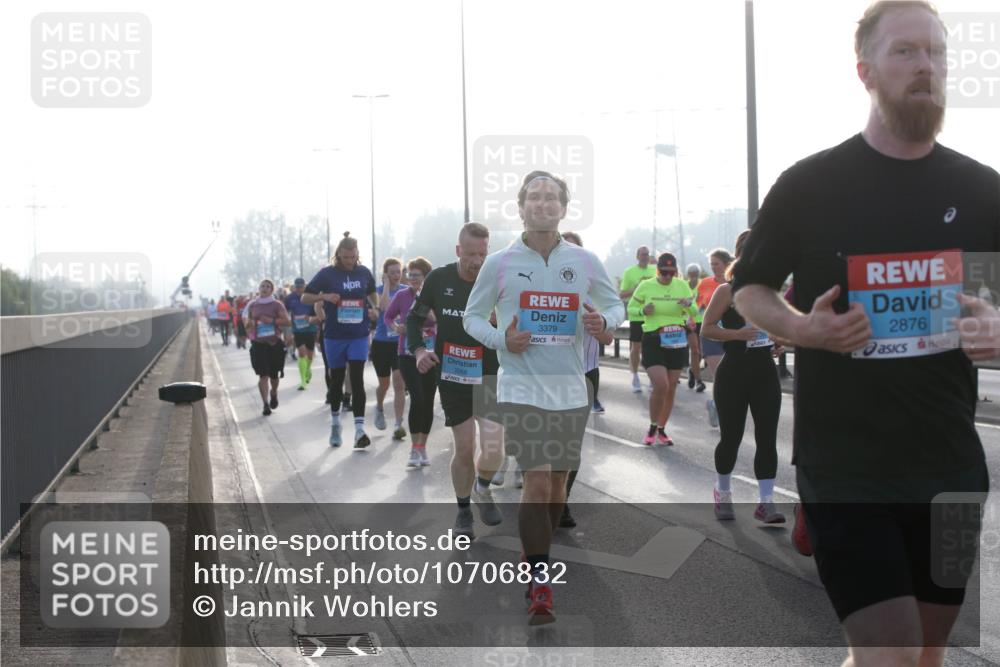 03.10.2026 - Köhlbrandbrückenlauf Jannik Wohlers http://msf.ph/oto/10706832 03.10.2026 09:23:36 Position 3 2876, 3379 meine-sportfotos.de