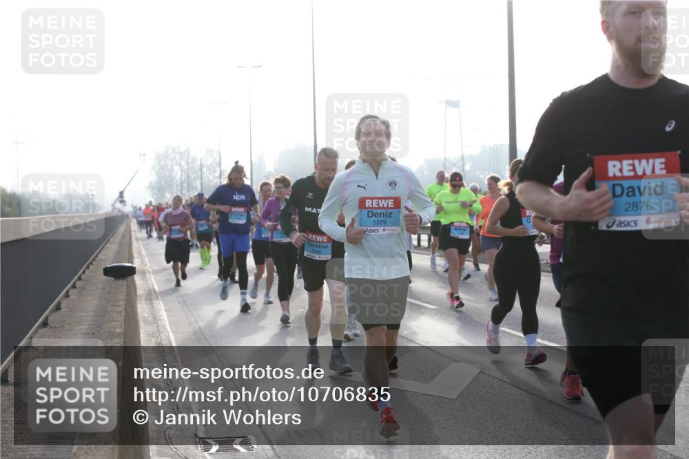 03.10.2026 - Köhlbrandbrückenlauf Jannik Wohlers http://msf.ph/oto/10706835 03.10.2026 09:23:36 Position 3 2066, 3379, 2876 meine-sportfotos.de