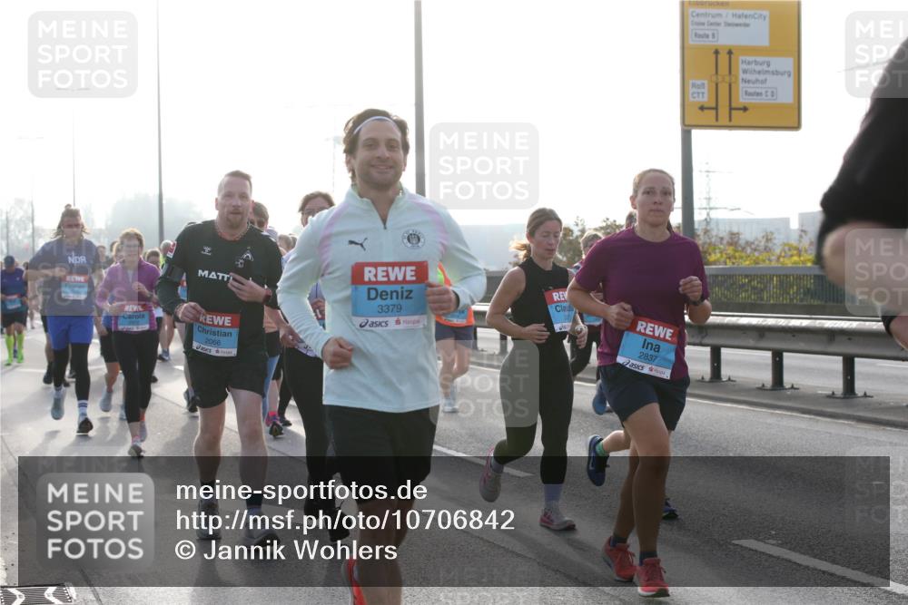 03.10.2026 - Köhlbrandbrückenlauf Jannik Wohlers http://msf.ph/oto/10706842 03.10.2026 09:23:37 Position 3 3379, 2066, 2837 meine-sportfotos.de
