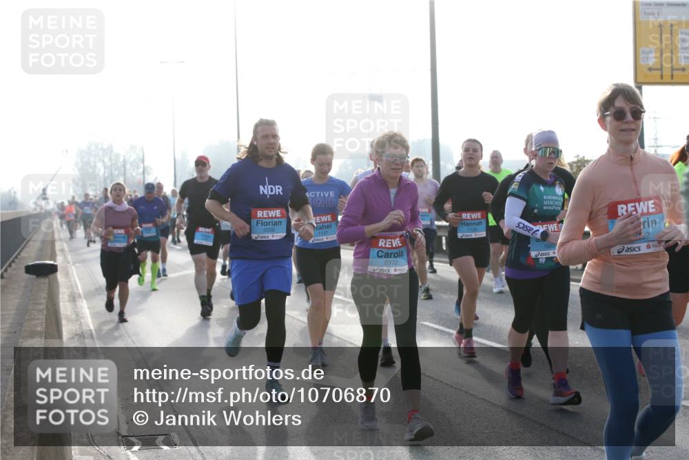 03.10.2026 - Köhlbrandbrückenlauf Jannik Wohlers http://msf.ph/oto/10706870 03.10.2026 09:23:39 Position 3 2020, 1137, 2972, 1135, 1885, 2 meine-sportfotos.de