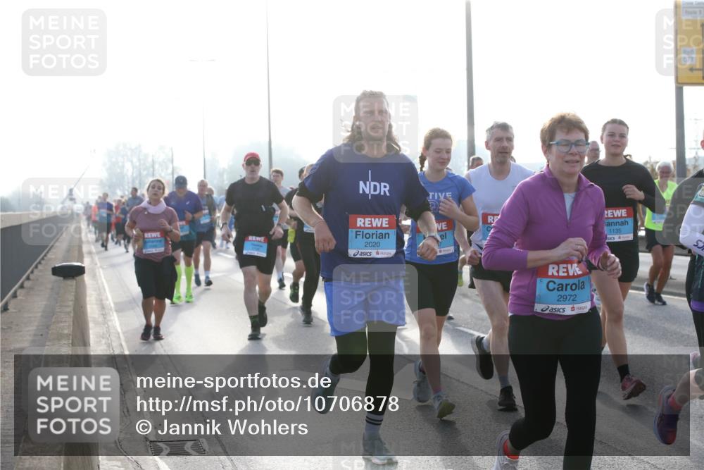 03.10.2026 - Köhlbrandbrückenlauf Jannik Wohlers http://msf.ph/oto/10706878 03.10.2026 09:23:40 Position 3 2020, 2972, 1135 meine-sportfotos.de