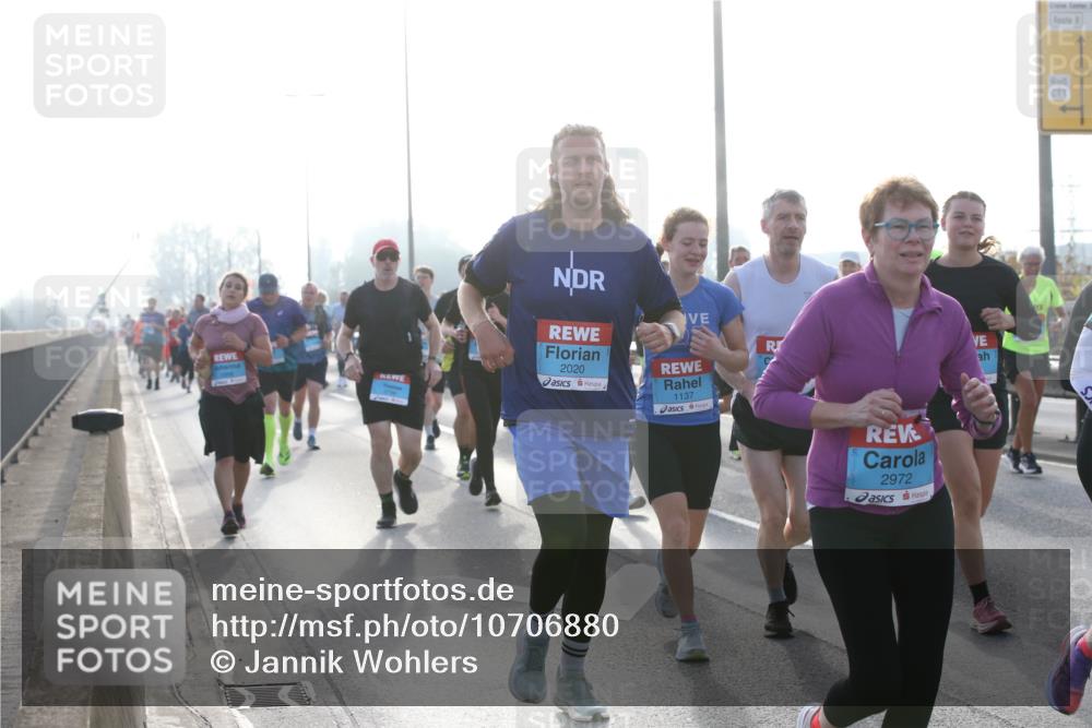 03.10.2026 - Köhlbrandbrückenlauf Jannik Wohlers http://msf.ph/oto/10706880 03.10.2026 09:23:40 Position 3 2020, 1137, 2972 meine-sportfotos.de