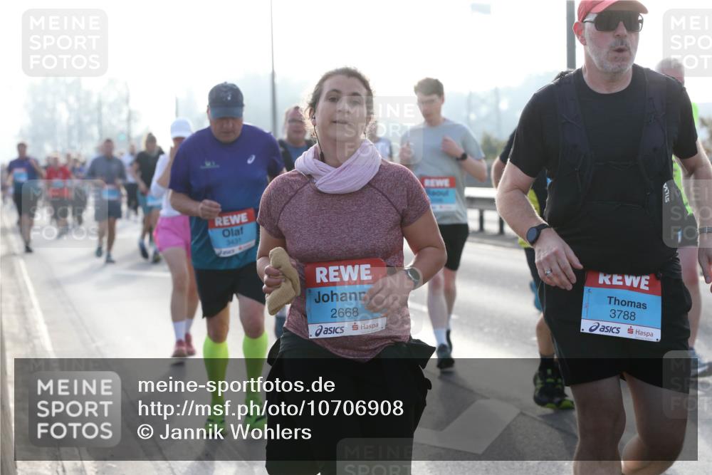 03.10.2026 - Köhlbrandbrückenlauf Jannik Wohlers http://msf.ph/oto/10706908 03.10.2026 09:23:43 Position 3 3431, 2668, 3788 meine-sportfotos.de