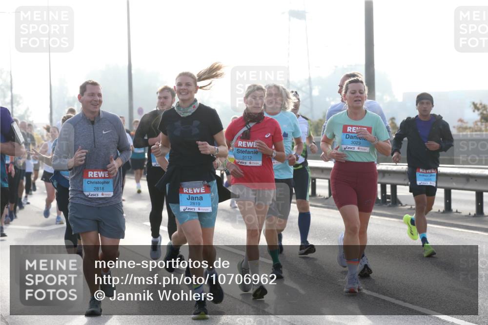 03.10.2026 - Köhlbrandbrückenlauf Jannik Wohlers http://msf.ph/oto/10706962 03.10.2026 09:23:50 Position 3 2818, 2819, 3112, 3023, 3555 meine-sportfotos.de