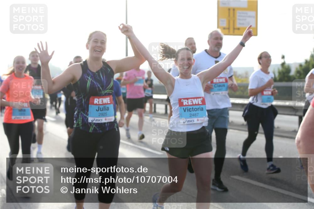 03.10.2026 - Köhlbrandbrückenlauf Jannik Wohlers http://msf.ph/oto/10707004 03.10.2026 09:23:59 Position 3 2925, 2487 meine-sportfotos.de