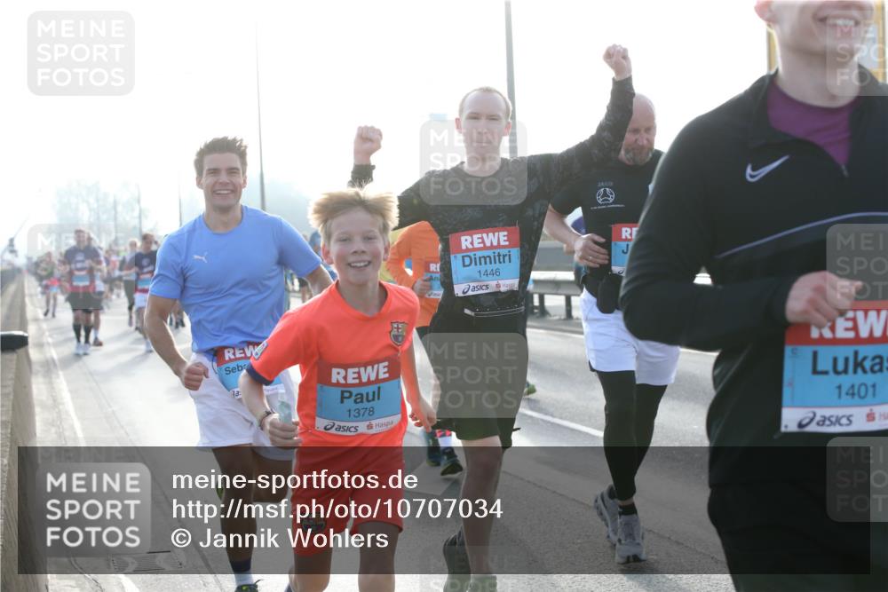 03.10.2026 - Köhlbrandbrückenlauf Jannik Wohlers http://msf.ph/oto/10707034 03.10.2026 09:24:01 Position 3 1378, 1446, 1401 meine-sportfotos.de