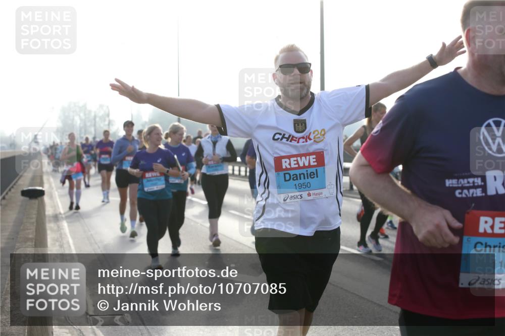 03.10.2026 - Köhlbrandbrückenlauf Jannik Wohlers http://msf.ph/oto/10707085 03.10.2026 09:24:10 Position 3 29, 1950, 11 meine-sportfotos.de