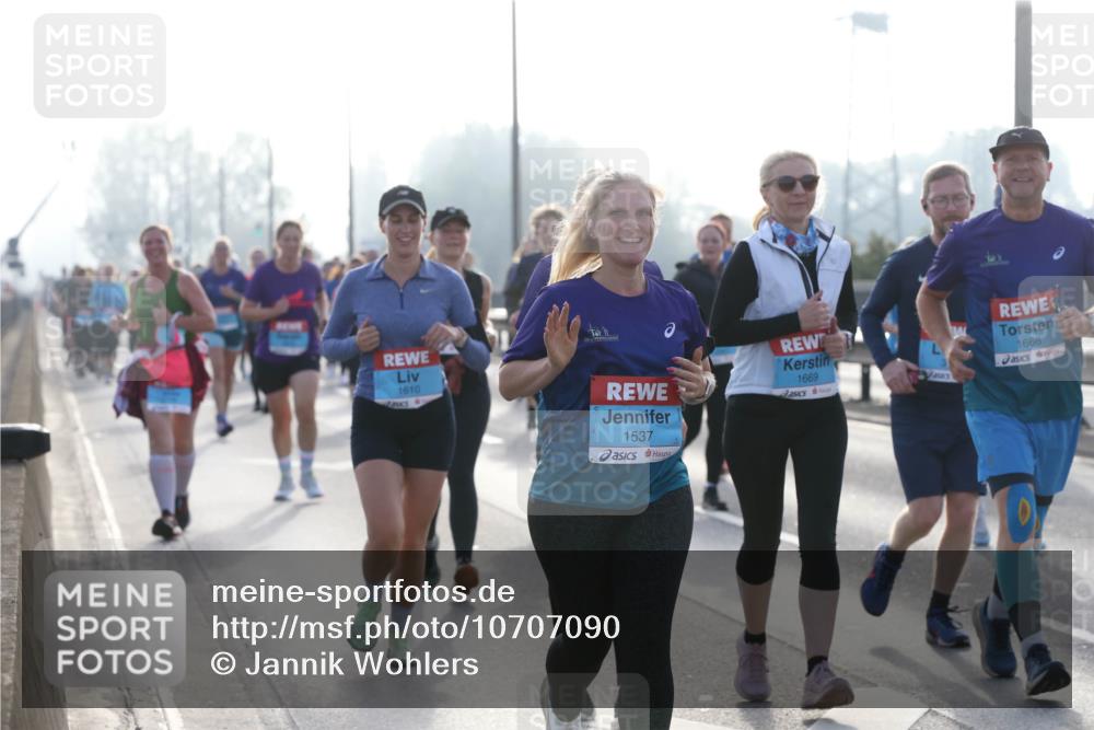 03.10.2026 - Köhlbrandbrückenlauf Jannik Wohlers http://msf.ph/oto/10707090 03.10.2026 09:24:11 Position 3 1610, 1537, 1669, 1668 meine-sportfotos.de
