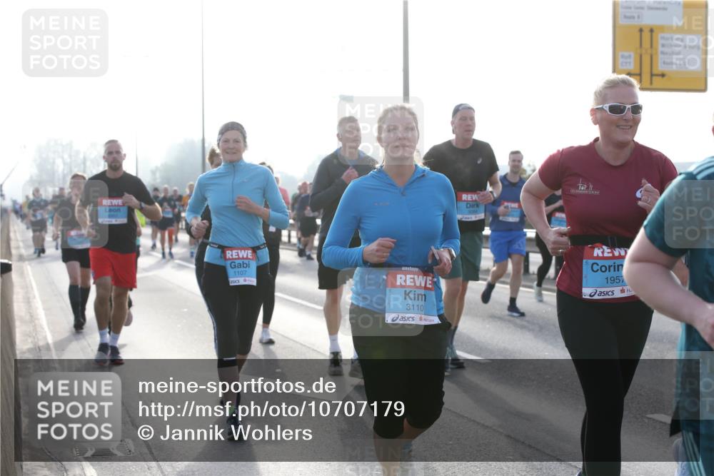 03.10.2026 - Köhlbrandbrückenlauf Jannik Wohlers http://msf.ph/oto/10707179 03.10.2026 09:24:29 Position 3 36, 1107, 3110, 1957 meine-sportfotos.de
