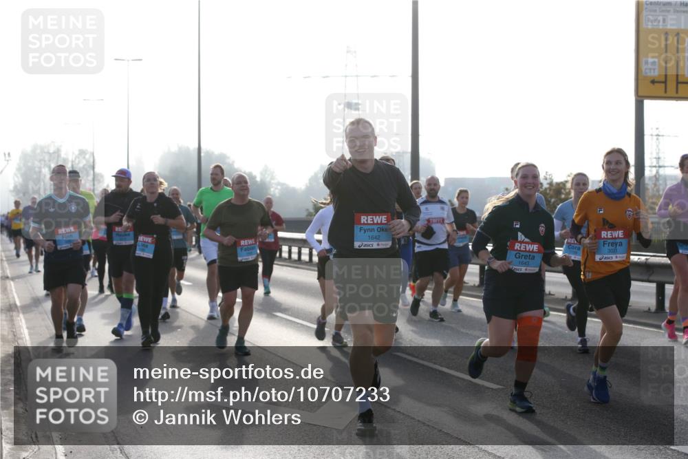 03.10.2026 - Köhlbrandbrückenlauf Jannik Wohlers http://msf.ph/oto/10707233 03.10.2026 09:24:38 Position 3 1642, 1643, 3021 meine-sportfotos.de