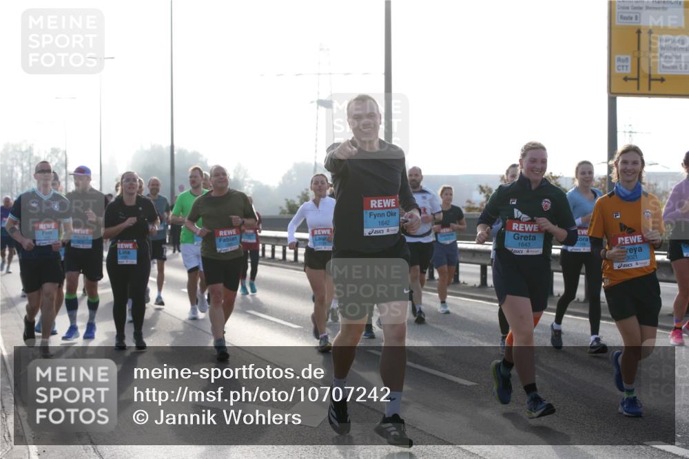 03.10.2026 - Köhlbrandbrückenlauf Jannik Wohlers http://msf.ph/oto/10707242 03.10.2026 09:24:39 Position 3 1642, 1643, 1759, 3021 meine-sportfotos.de