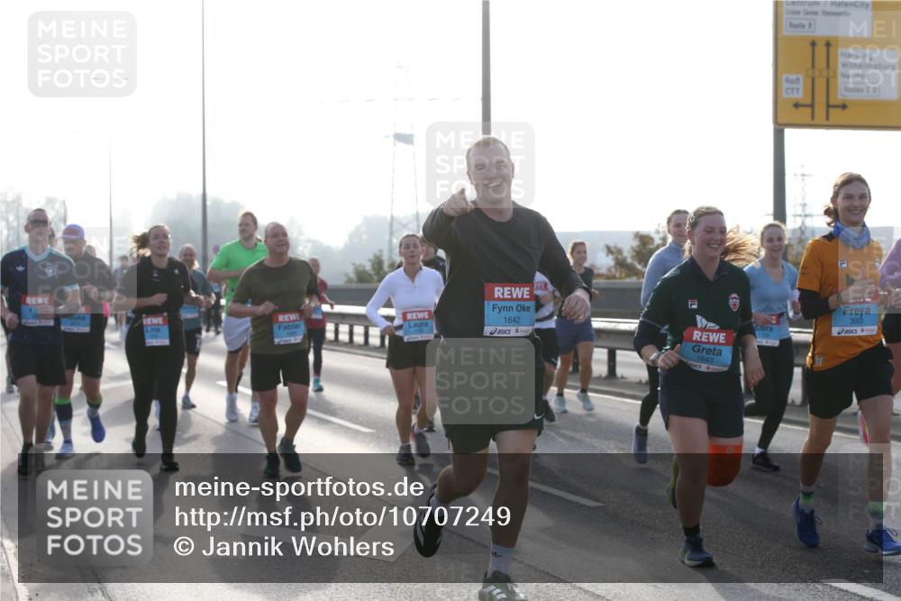 03.10.2026 - Köhlbrandbrückenlauf Jannik Wohlers http://msf.ph/oto/10707249 03.10.2026 09:24:39 Position 3 1642, 3021, 1643 meine-sportfotos.de