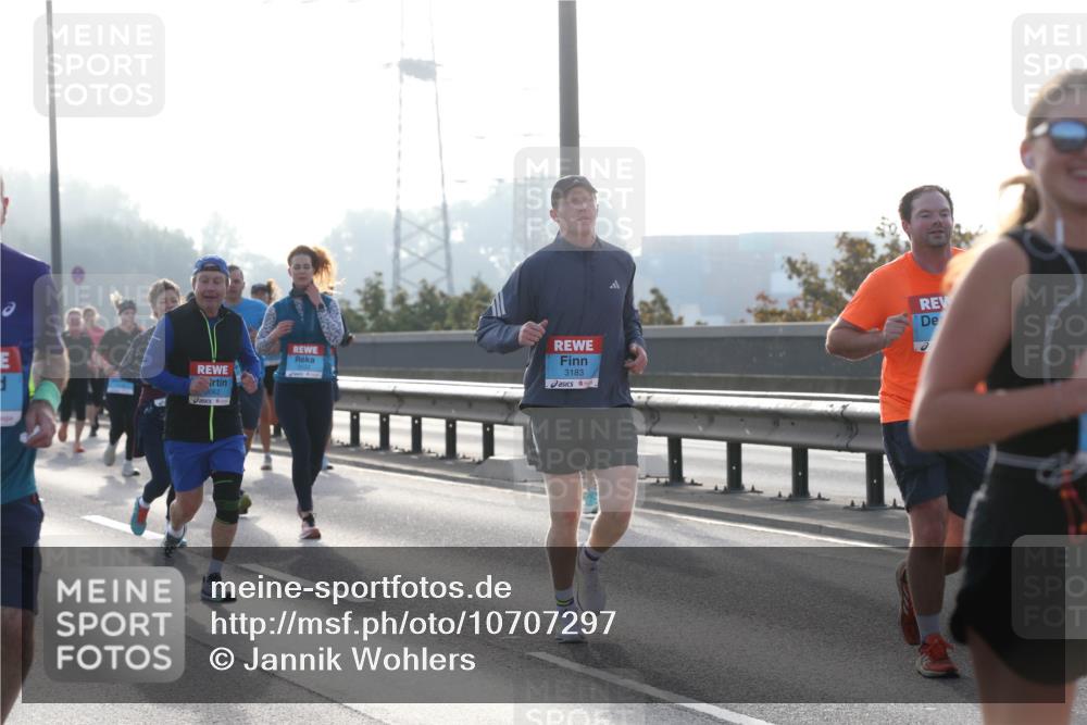 03.10.2026 - Köhlbrandbrückenlauf Jannik Wohlers http://msf.ph/oto/10707297 03.10.2026 09:24:50 Position 3 3183, 3062 meine-sportfotos.de