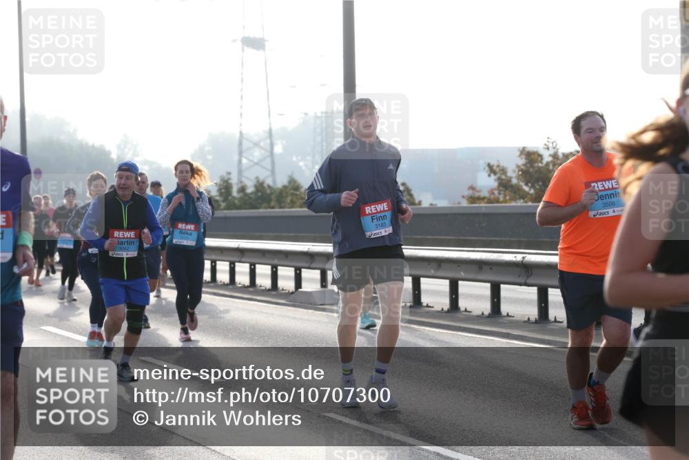03.10.2026 - Köhlbrandbrückenlauf Jannik Wohlers http://msf.ph/oto/10707300 03.10.2026 09:24:51 Position 3 3183, 3062, 3506 meine-sportfotos.de