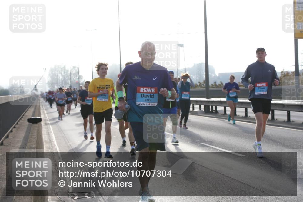 03.10.2026 - Köhlbrandbrückenlauf Jannik Wohlers http://msf.ph/oto/10707304 03.10.2026 09:24:52 Position 3 16, 3095, 3183 meine-sportfotos.de