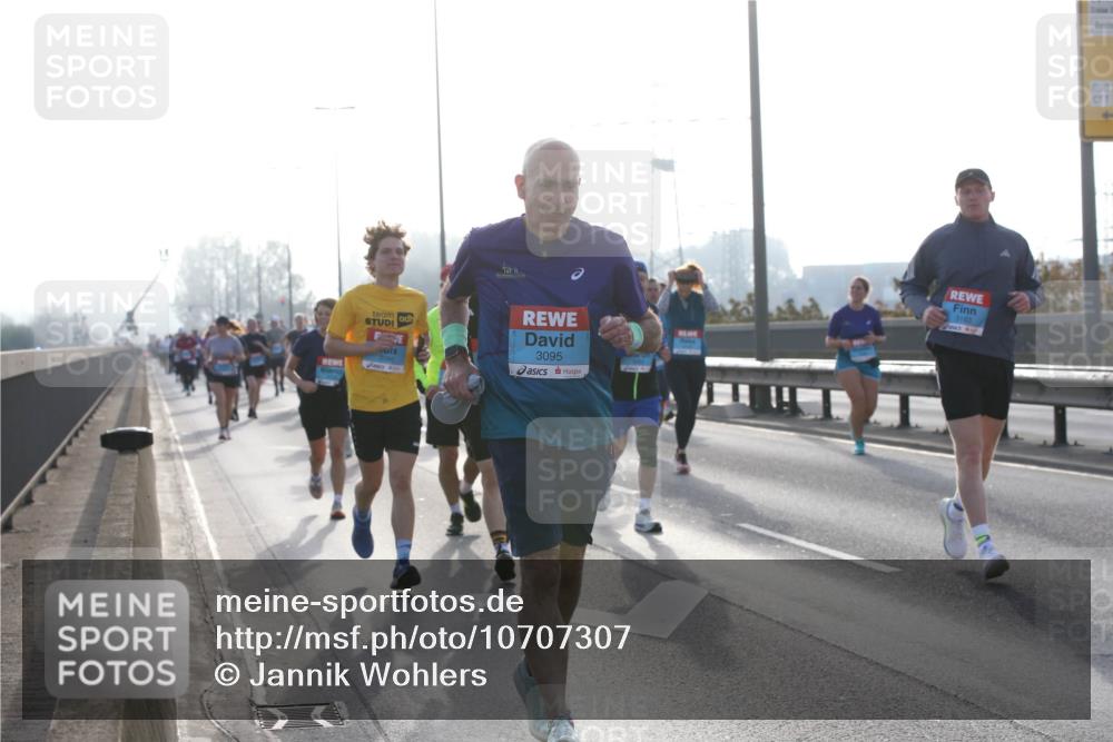 03.10.2026 - Köhlbrandbrückenlauf Jannik Wohlers http://msf.ph/oto/10707307 03.10.2026 09:24:52 Position 3 3095, 3183 meine-sportfotos.de