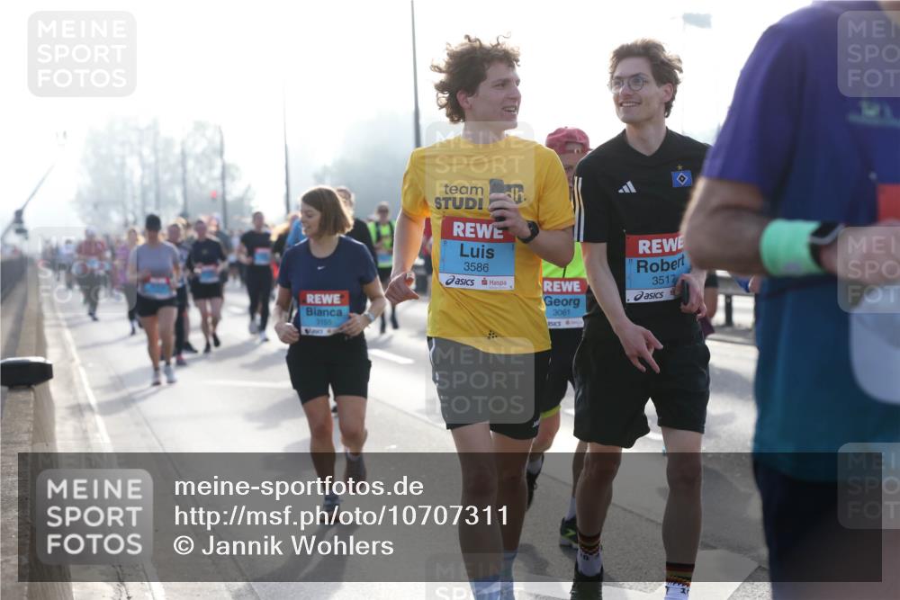 03.10.2026 - Köhlbrandbrückenlauf Jannik Wohlers http://msf.ph/oto/10707311 03.10.2026 09:24:53 Position 3 3155, 3586, 3061, 3517 meine-sportfotos.de