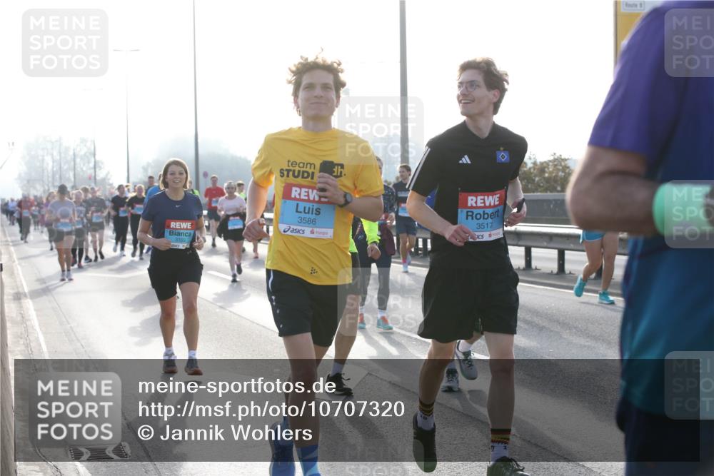 03.10.2026 - Köhlbrandbrückenlauf Jannik Wohlers http://msf.ph/oto/10707320 03.10.2026 09:24:54 Position 3 3155, 3586, 3517 meine-sportfotos.de