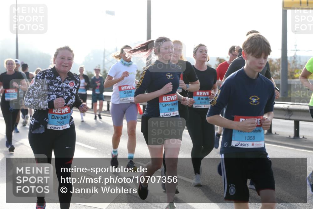 03.10.2026 - Köhlbrandbrückenlauf Jannik Wohlers http://msf.ph/oto/10707356 03.10.2026 09:25:03 Position 3 2652, 3384, 1601, 1540, 1358 meine-sportfotos.de