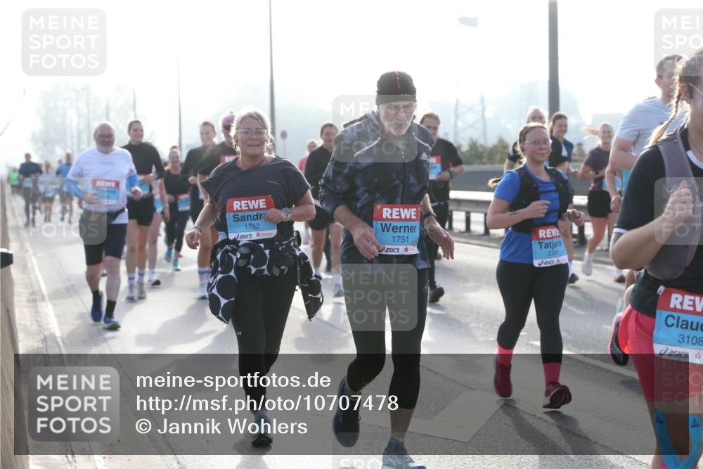 03.10.2026 - Köhlbrandbrückenlauf Jannik Wohlers http://msf.ph/oto/10707478 03.10.2026 09:25:29 Position 3 1751, 3101, 1752, 3108 meine-sportfotos.de