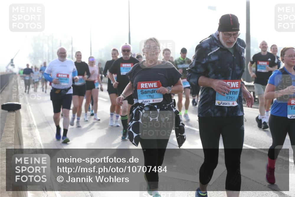 03.10.2026 - Köhlbrandbrückenlauf Jannik Wohlers http://msf.ph/oto/10707484 03.10.2026 09:25:30 Position 3 1752, 1751 meine-sportfotos.de
