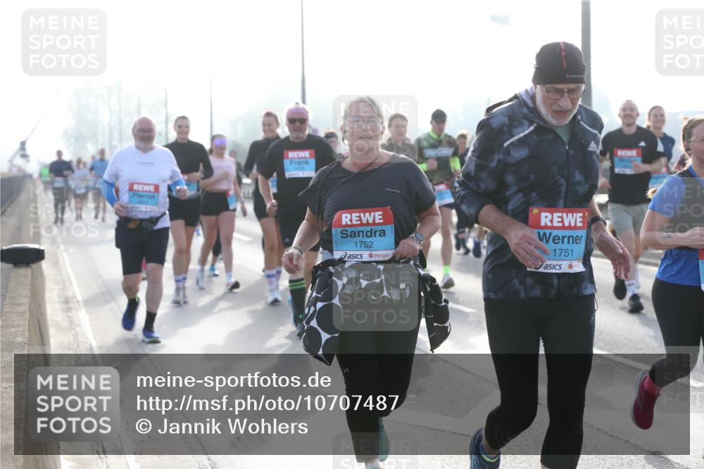 03.10.2026 - Köhlbrandbrückenlauf Jannik Wohlers http://msf.ph/oto/10707487 03.10.2026 09:25:30 Position 3 1752, 1751 meine-sportfotos.de