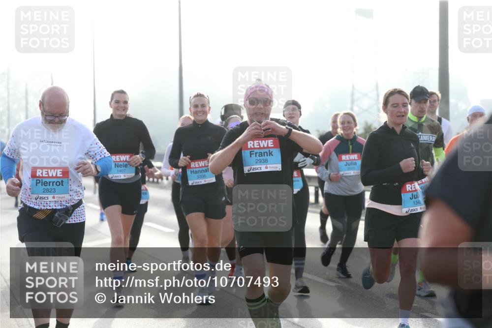 03.10.2026 - Köhlbrandbrückenlauf Jannik Wohlers http://msf.ph/oto/10707493 03.10.2026 09:25:31 Position 3 2823, 1407, 3306, 2938, 1340 meine-sportfotos.de